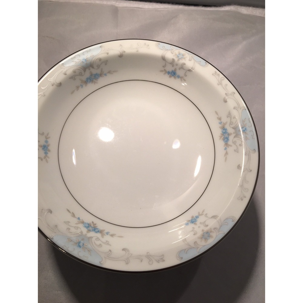 Fine China by Fashion Royale Heirloom M-5915 berry bowl